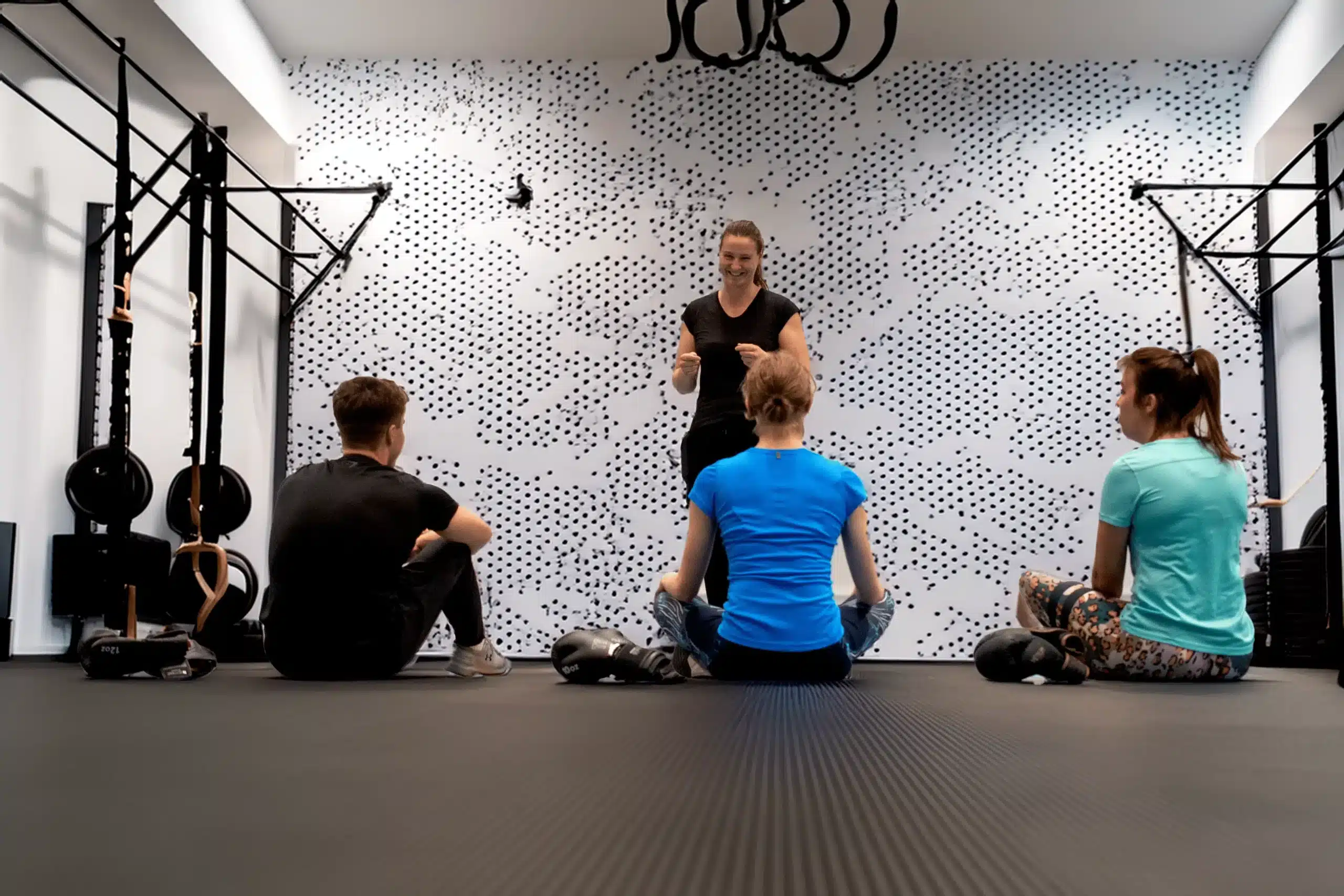 Bokscoaching sessie in een indoor setting bij Sportschool Herbert, gericht op mentale en fysieke groei.