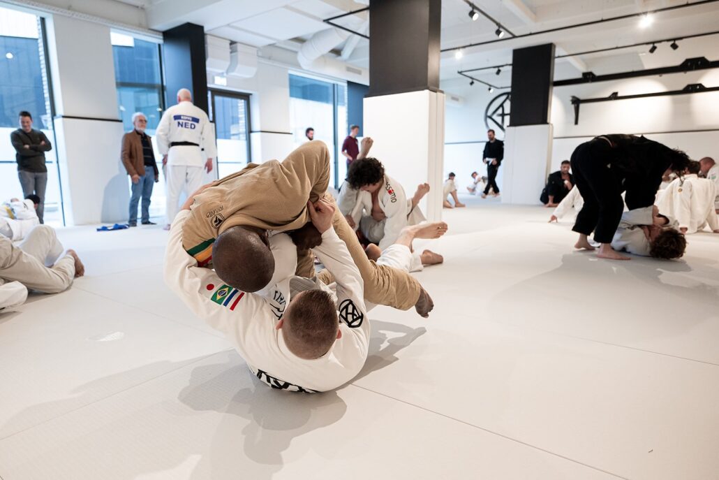 De Betekenis van 'OSS' en 'OSU' in Braziliaanse Jiu-Jitsu 5 De Betekenis van ‘OSS’ en ‘OSU’ in Braziliaanse Jiu-Jitsu – Sportschool Herbert Ede