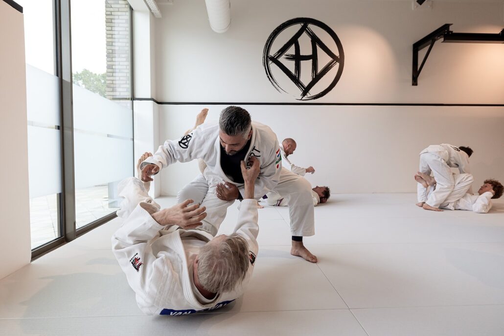 Brazilian Jiu-Jitsu: beheers dominante posities en effectieve transities 3 Brazilian Jiu-Jitsu: beheers dominante posities en effectieve transities – Sportschool Herbert Ede