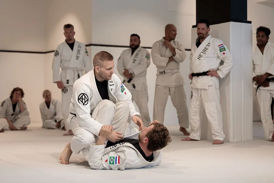 Brazilian Jiu-Jitsu: beheers dominante posities en effectieve transities 2 BJJ-sporter in dominante positie bij Sportschool Herbert in Ede