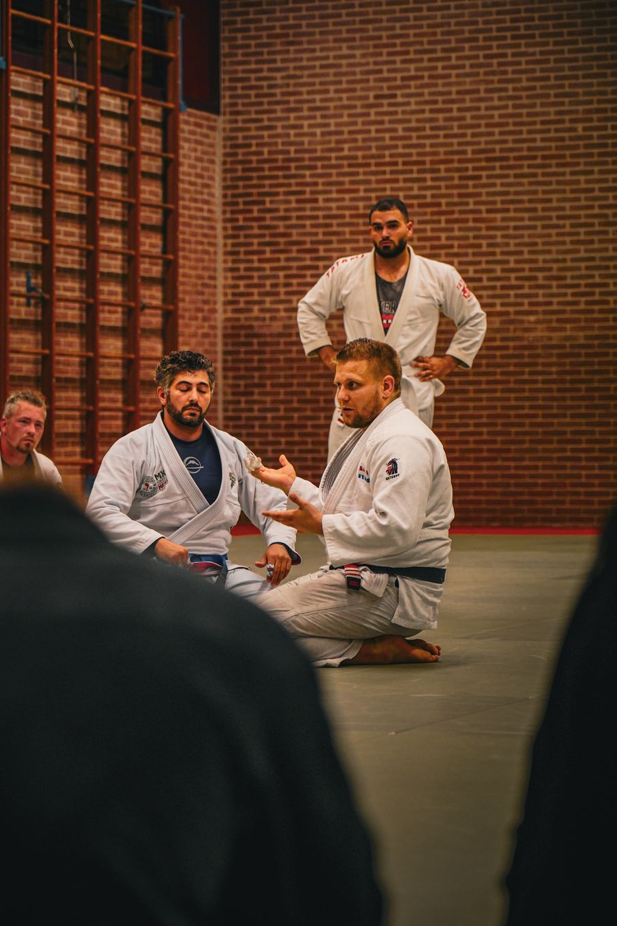 Ground-Fighting Positions in Jiu-Jitsu: Overzicht 3 Instructie en uitleg tijdens Braziliaans Jiu-Jitsu training bij Sportschool Herbert