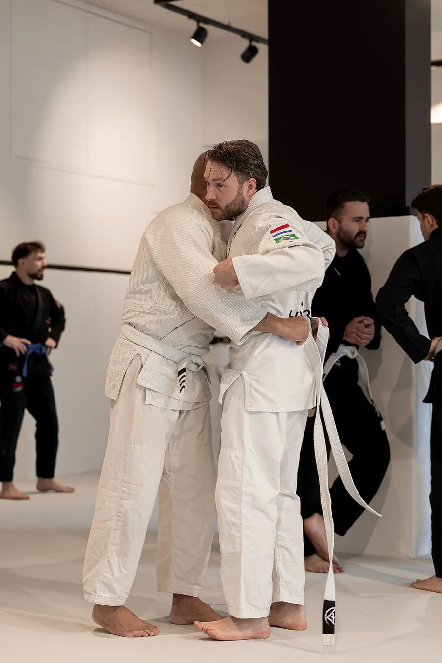 Toegewijde Jiu Jitsu sporter traint richting de zwarte band in Ede Toegewijde Jiu Jitsu sporter traint richting de zwarte band in Ede