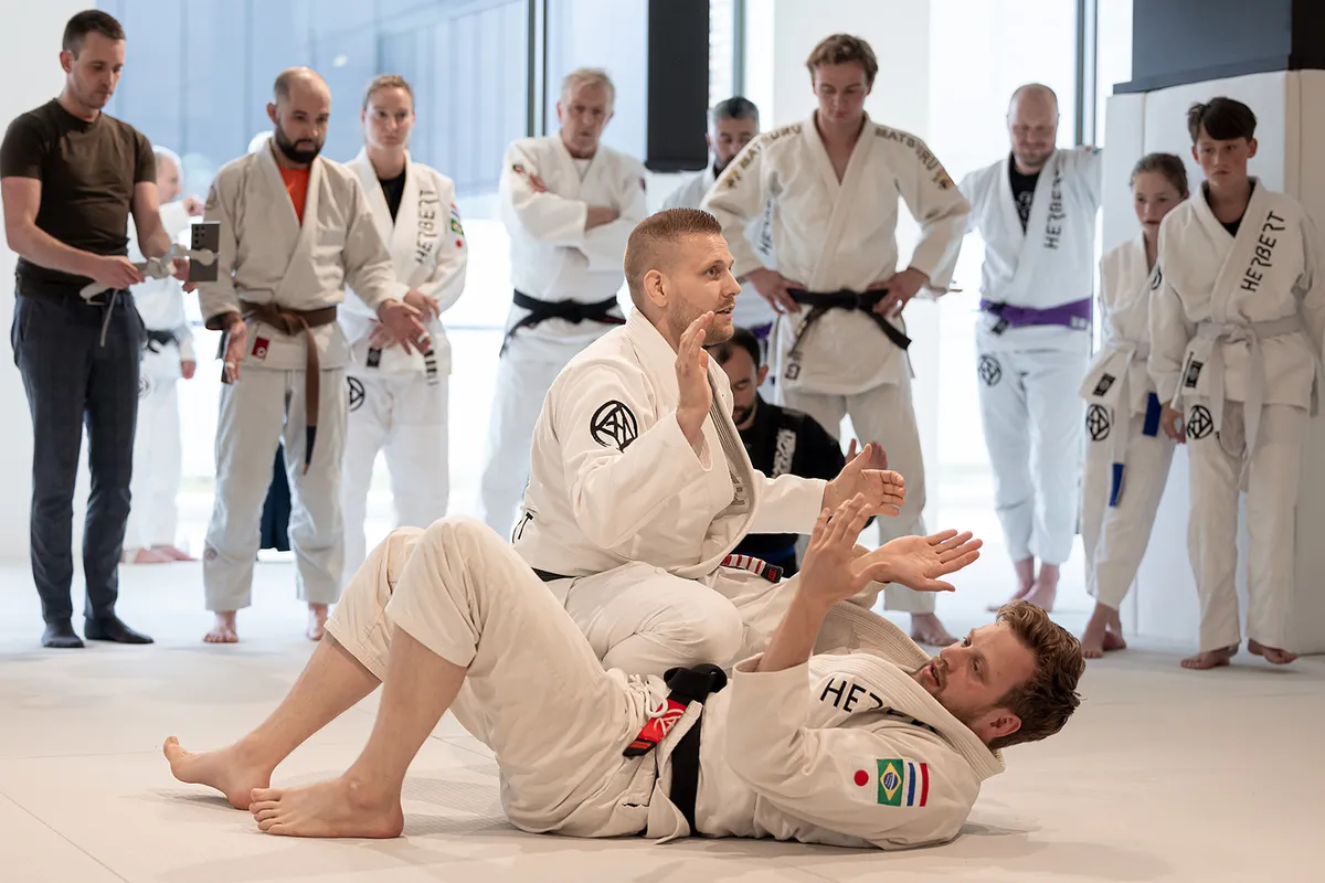 Braziliaans Jiu Jitsu 9 BJJ-les: techniek vanuit de guard uitgelegd bij Sportschool Herbert in Ede