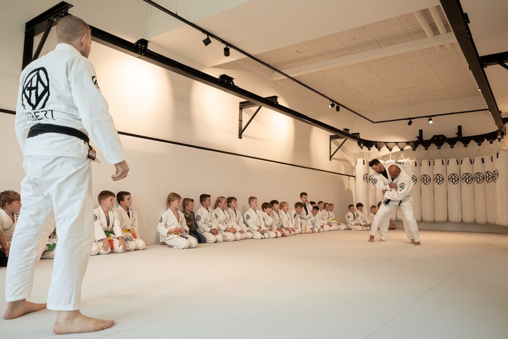 De blauwe band in judo: eisen, betekenis en tips 10 De blauwe band in judo: eisen, betekenis en tips – Sportschool Herbert Ede