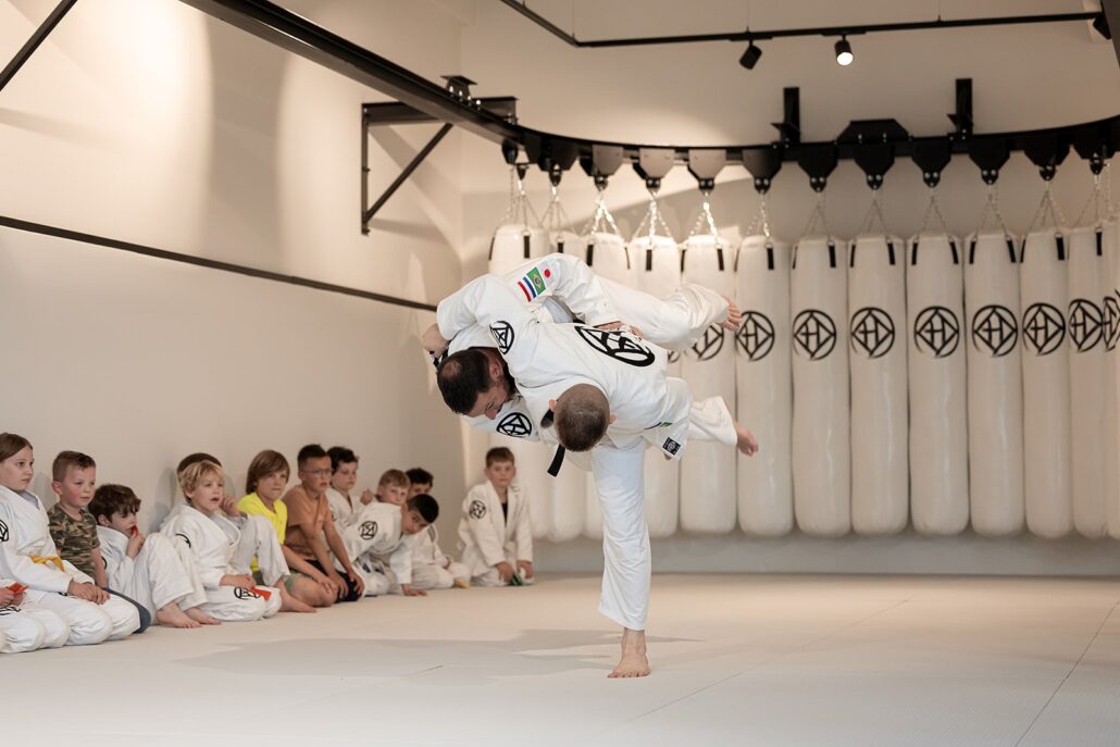 De bruine band in judo: eisen, betekenis en tips 9 De bruine band in judo: eisen, betekenis en tips – Sportschool Herbert Ede