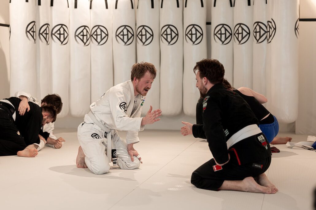 De butterfly guard-positie in BJJ uitgelegd 1 De butterfly guard-positie in BJJ uitgelegd – Sportschool Herbert Ede