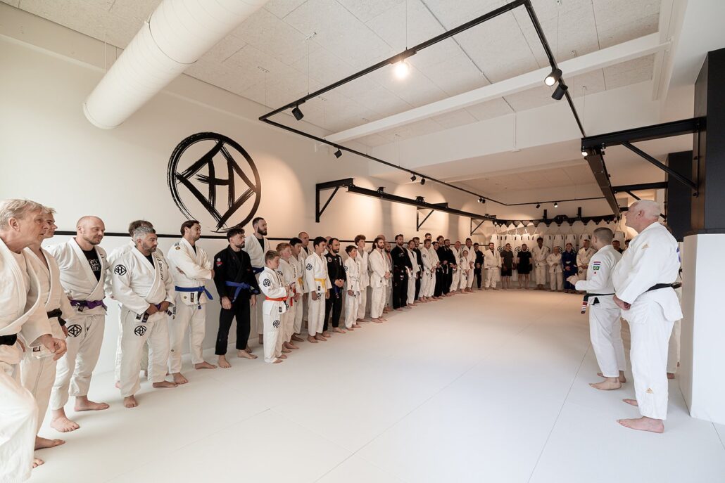 De butterfly sweep in BJJ: zo draai je de rollen om – Sportschool Herbert Ede