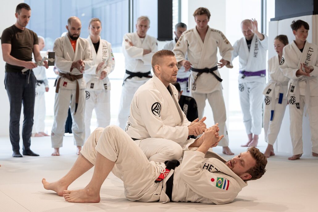 De driehoeksmoord in BJJ: submission uitgelegd 1 De driehoeksmoord in BJJ: submission uitgelegd – Sportschool Herbert Ede
