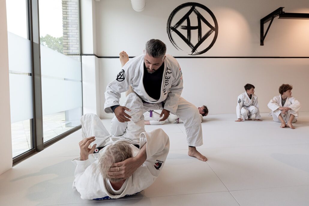 De ezekiel choke in BJJ: submission uitgelegd 1 De ezekiel choke in BJJ: submission uitgelegd – Sportschool Herbert Ede