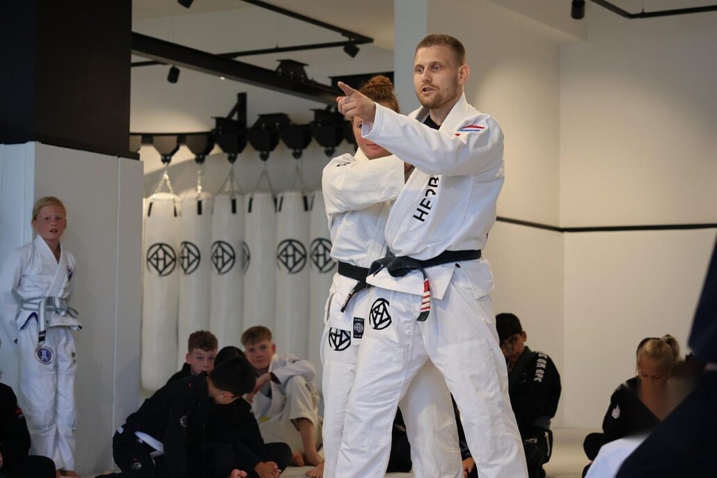 De gele band in judo: eisen, betekenis en tips 3 De gele band in judo: eisen, betekenis en tips – Sportschool Herbert Ede