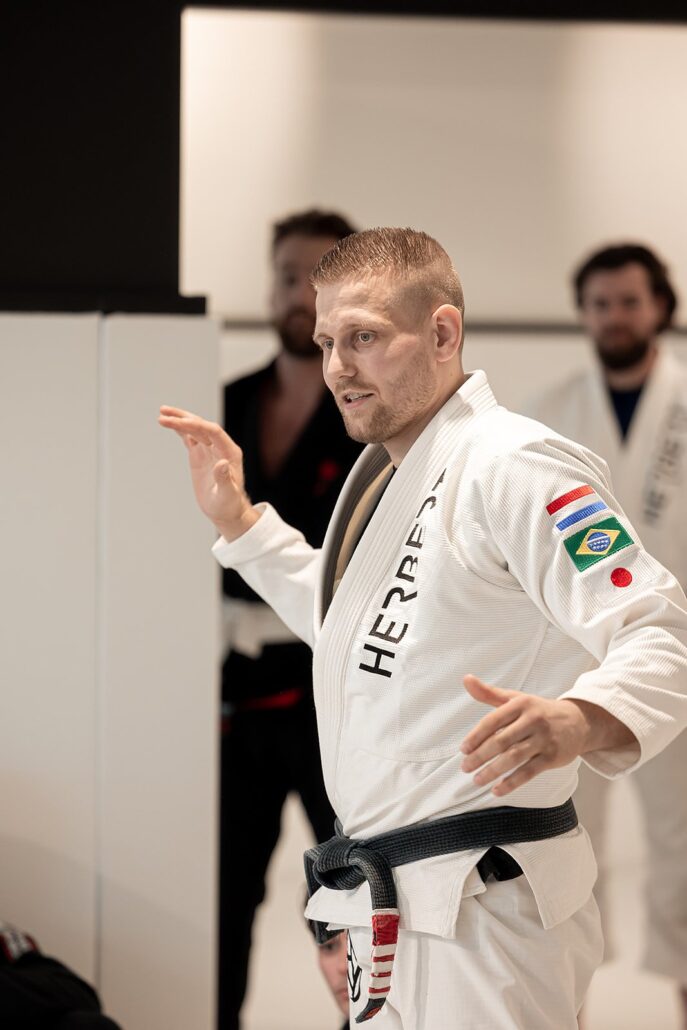 De zwarte band in BJJ: betekenis en hoe lang het duurt 1 De zwarte band in BJJ: betekenis en hoe lang het duurt – Sportschool Herbert Ede