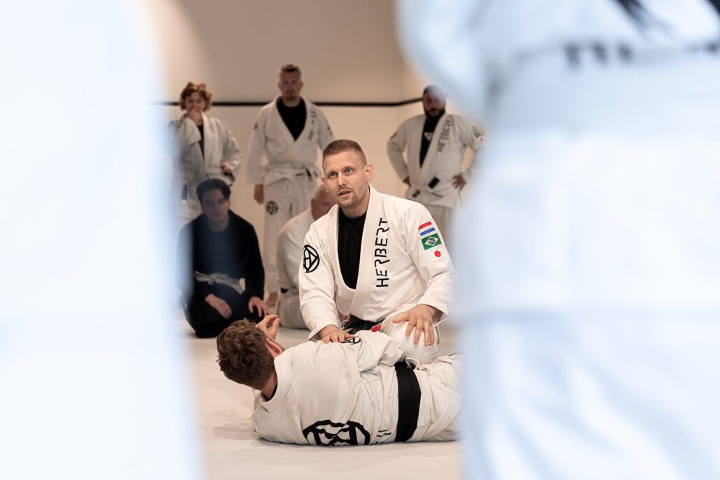De zwarte band in BJJ: wat betekent hij en hoe lang duurt het 1 De zwarte band in BJJ: wat betekent hij en hoe lang duurt het – Sportschool Herbert Ede
