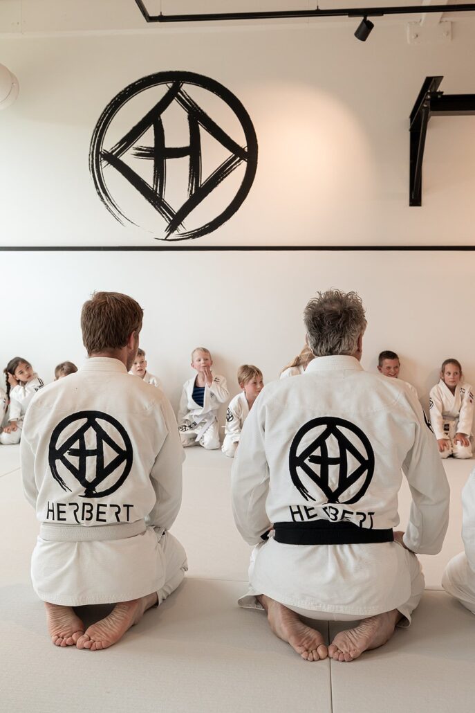 Het eerste judodiploma van je kind: hoe werkt het bandensysteem voor beginners? 4 Het eerste judodiploma van je kind: hoe werkt het bandensysteem voor beginners – Sportschool Herbert Ede