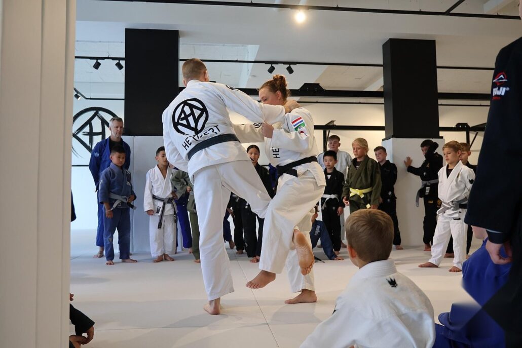Ippon-seoi-nage: Judo's effectieve en veelzijdige worp voor elk niveau 8 Ippon-seoi-nage: Judo’s effectieve en veelzijdige worp voor elk niveau – Sportschool Herbert Ede