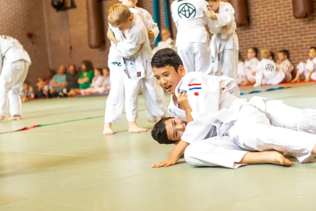 Verlegen kind? Zo helpt judo bij zelfvertrouwen (7-14 jaar) 4 Judo voor een verlegen kind in Ede