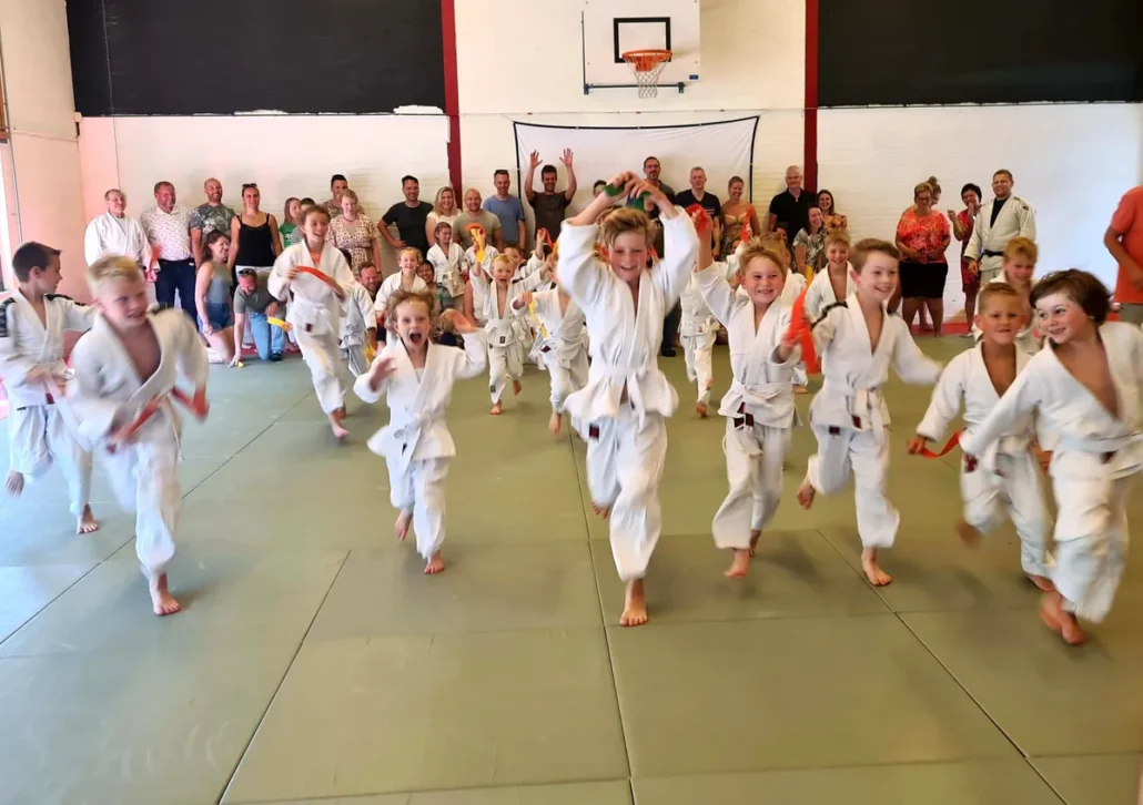 Judobanden voor kinderen: hoe werkt het bandensysteem? 3 Kids judo voor kinderen in Ede bij Sportschool Herbert