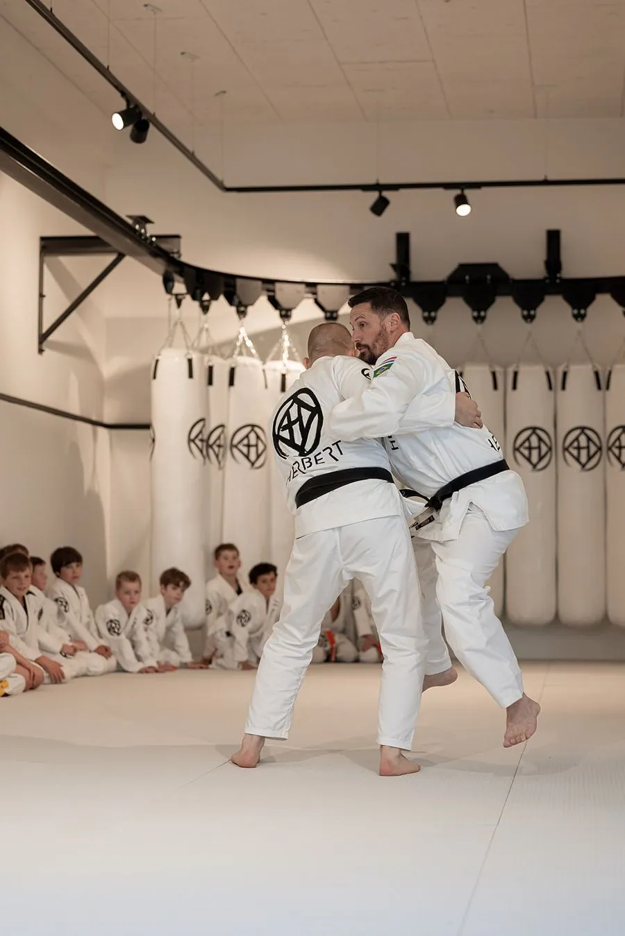 Wat kids judo jouw kind brengt bij Sportschool Herbert in Ede 3 Kinderen met plezier op de judomat in Ede