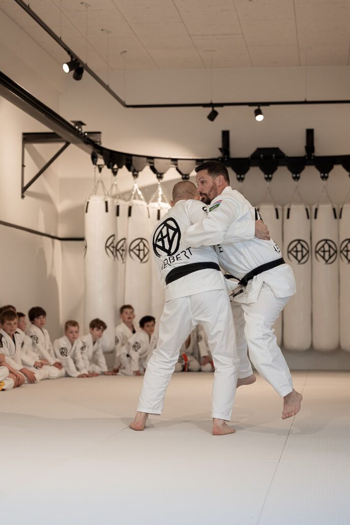 Morote-seoi-nage: zo werkt deze judoworp (uitleg + tips) 3 Morote-seoi-nage: zo werkt deze judoworp (uitleg + tips) – Sportschool Herbert Ede