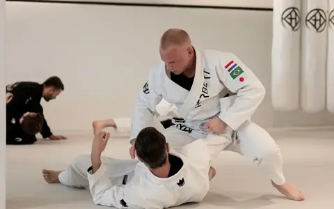 Overzicht Lessen 5 Braziliaans Jiu Jitsu sparren op de mat bij Sportschool Herbert in Ede