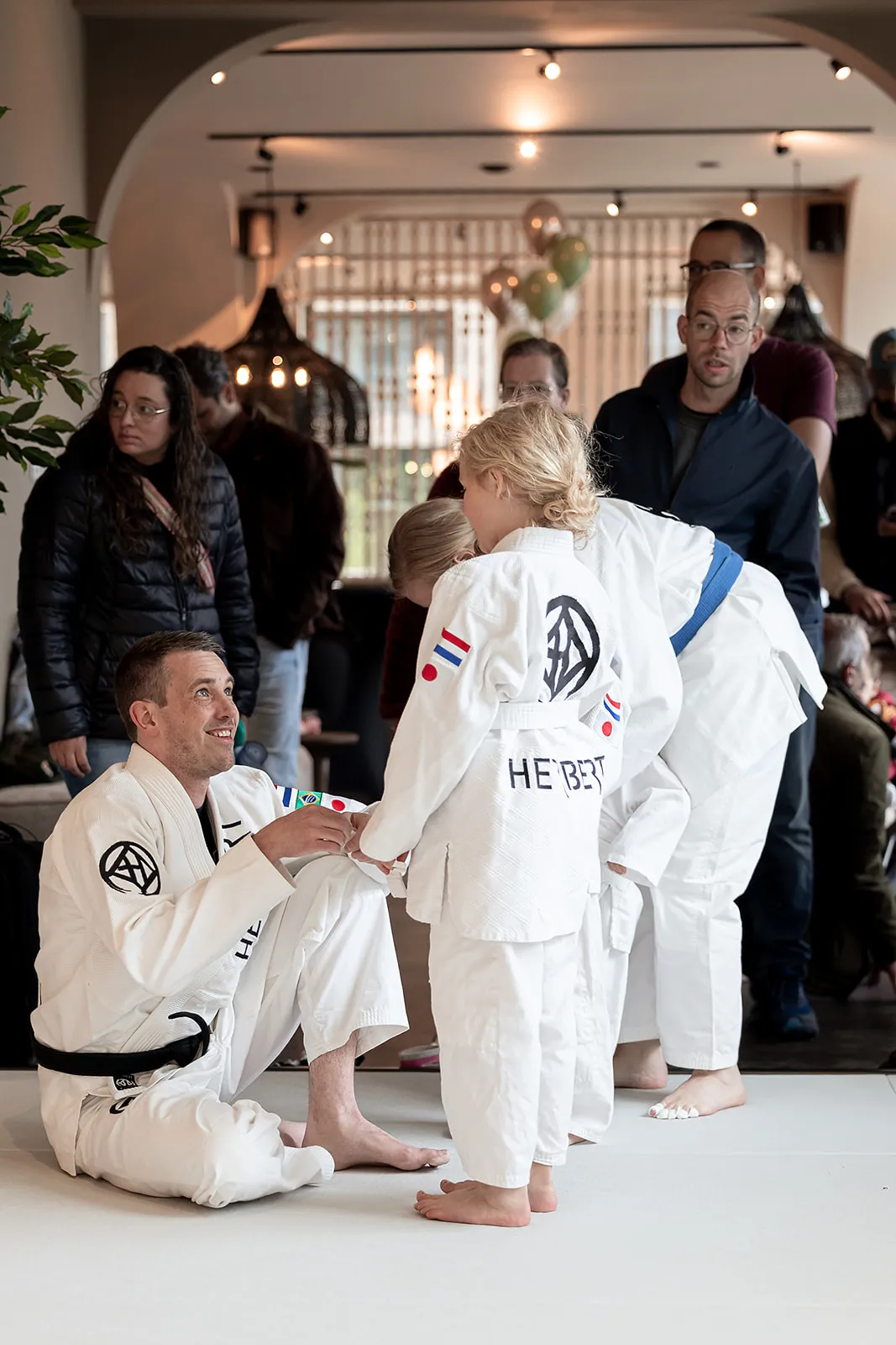 Tuimel Judo 2 Peuter leert tuimeljudo met coach bij Sportschool Herbert in Ede