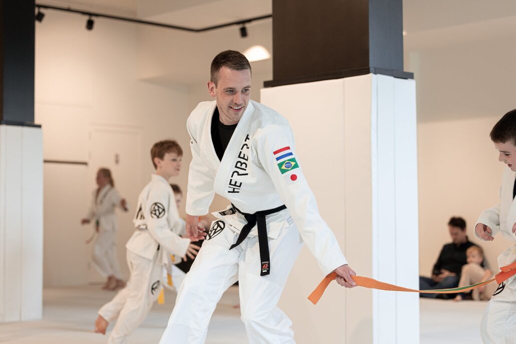 Vechtsport en betere schoolprestaties 1 Vechtsport en betere schoolprestaties – Sportschool Herbert Ede