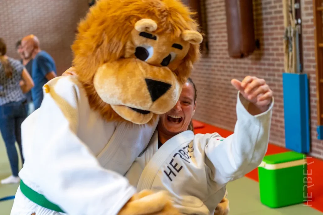 Veilig leren vallen: waarom valbreken het eerste is wat je kind op judo leert 5 Kids judo voor kinderen in Ede bij Sportschool Herbert