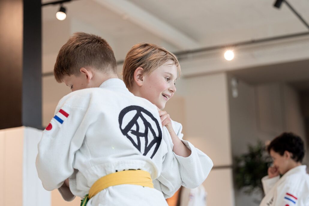 Weerbaarheid tegen pesten: hoe judo je kind steviger maakt 10 Weerbaarheid tegen pesten: hoe judo je kind steviger maakt – Sportschool Herbert Ede
