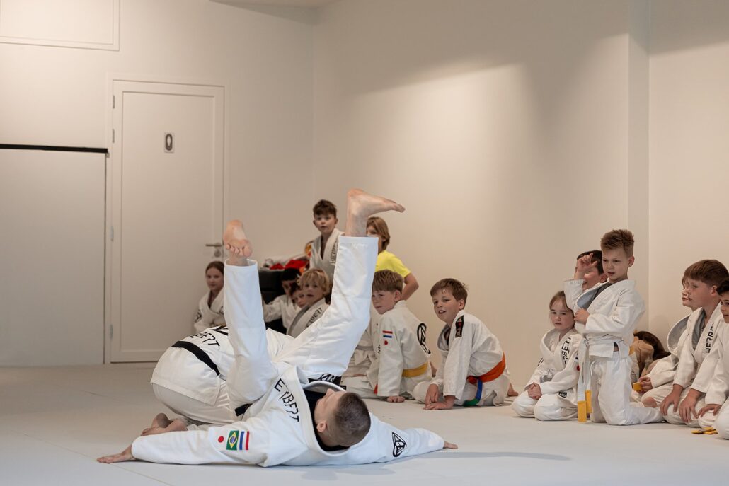 Zelfverdediging voor meiden: waarom het zo goed werkt – Sportschool Herbert Ede